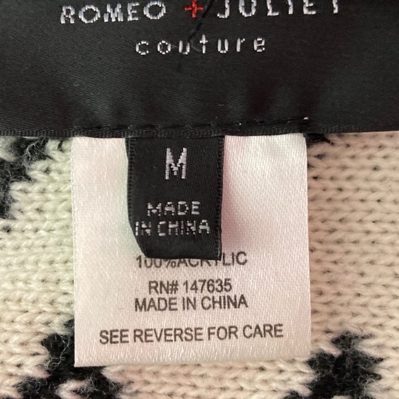 Romeo t Juliet couture Open Asymmetrical Sweater M - Picture 7 of 7